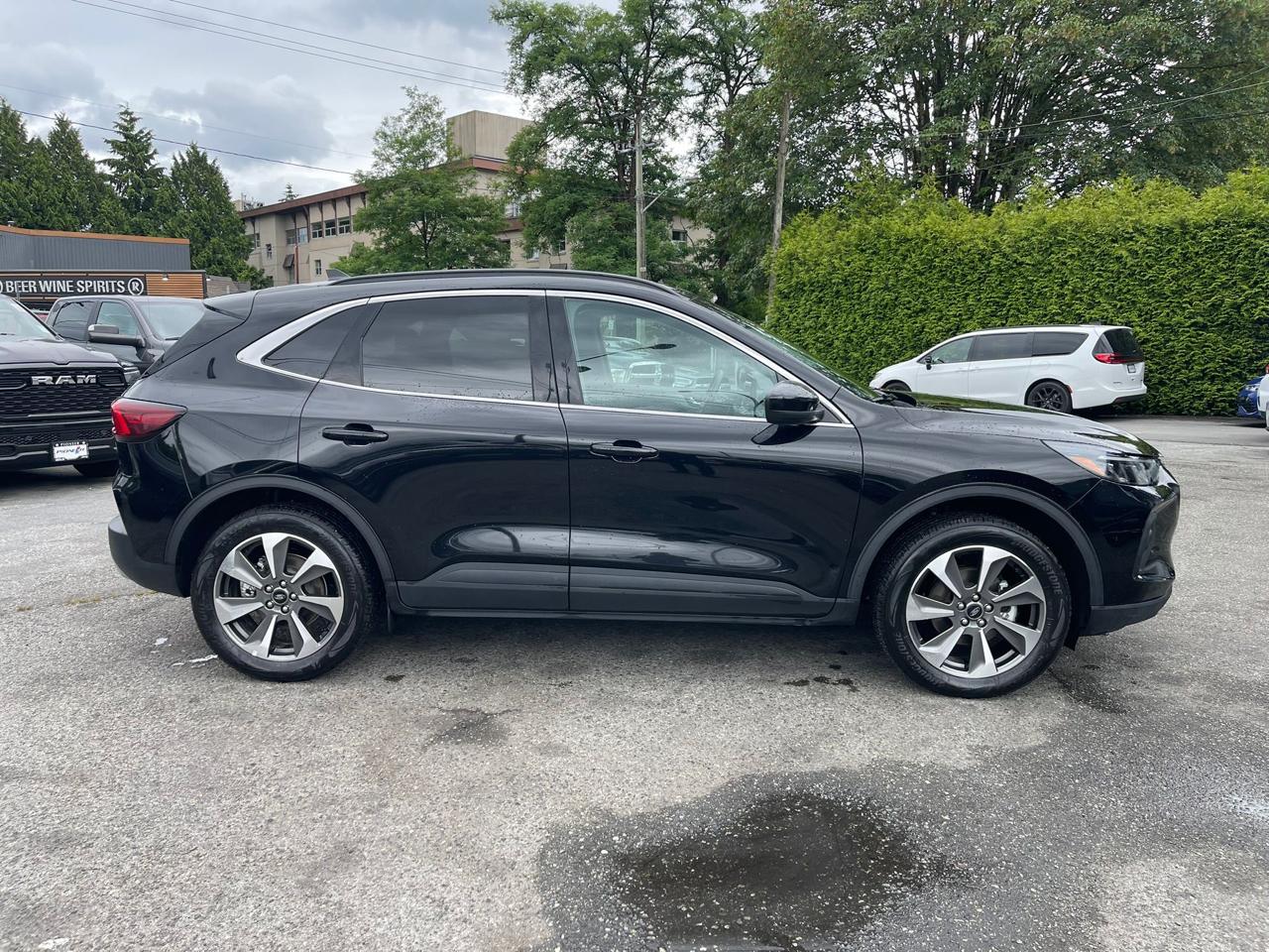 Ford Escape Platinum AWD 2025