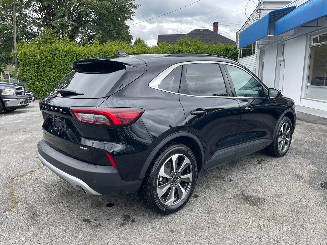 Ford Escape Platinum AWD 2025