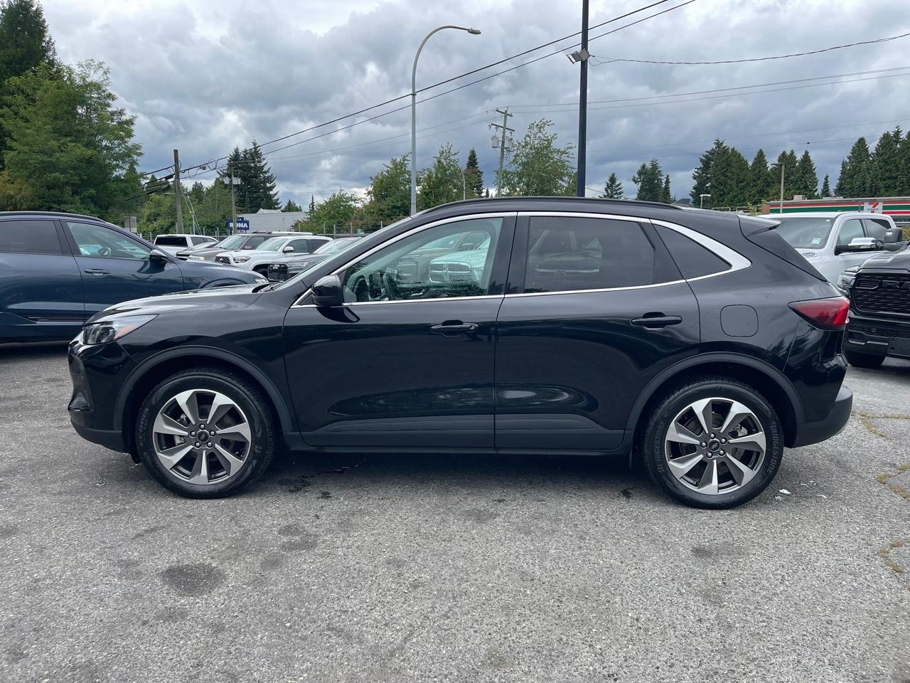 Ford Escape Platinum AWD 2025