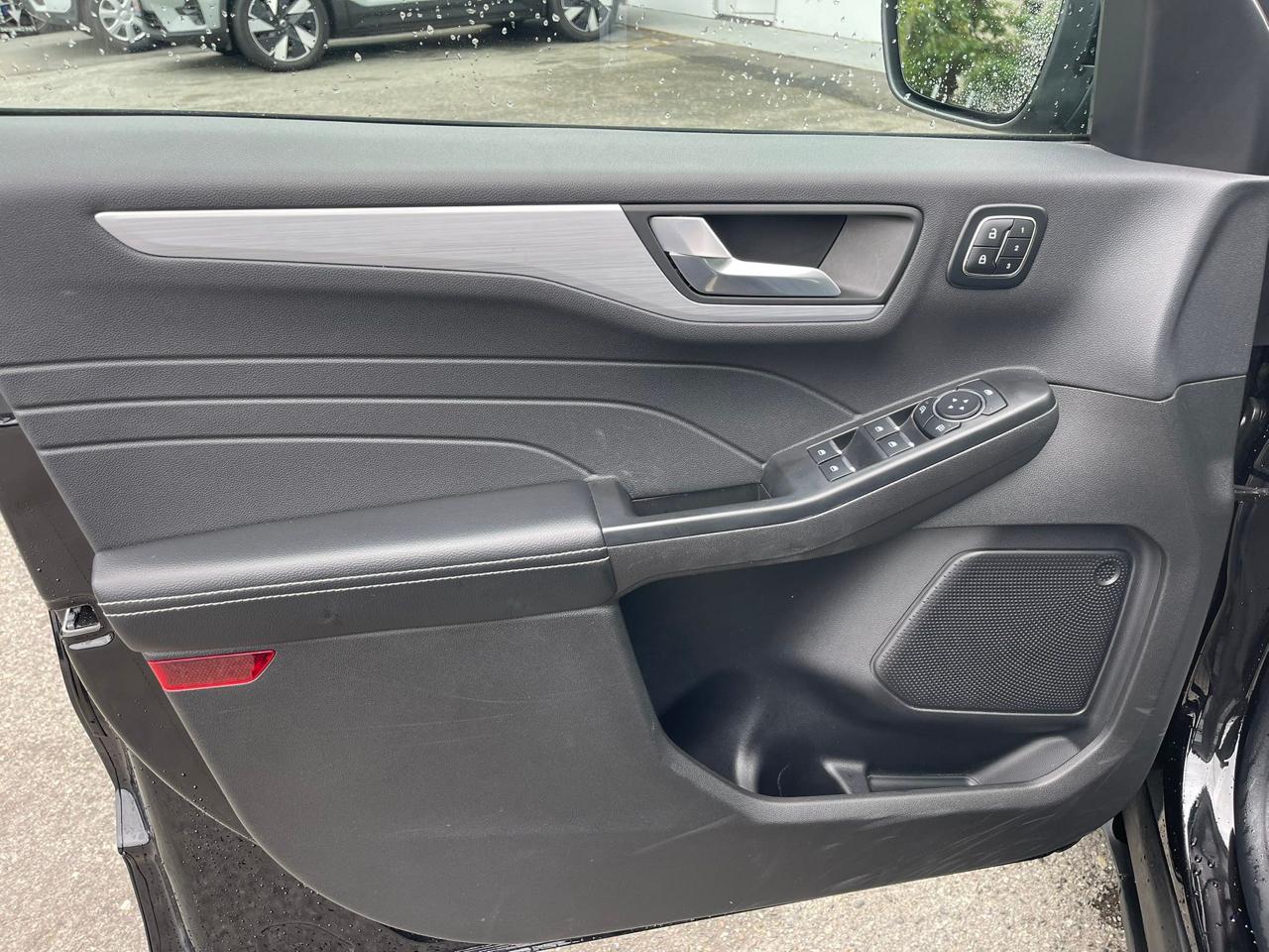 Ford Escape Platinum AWD 2025