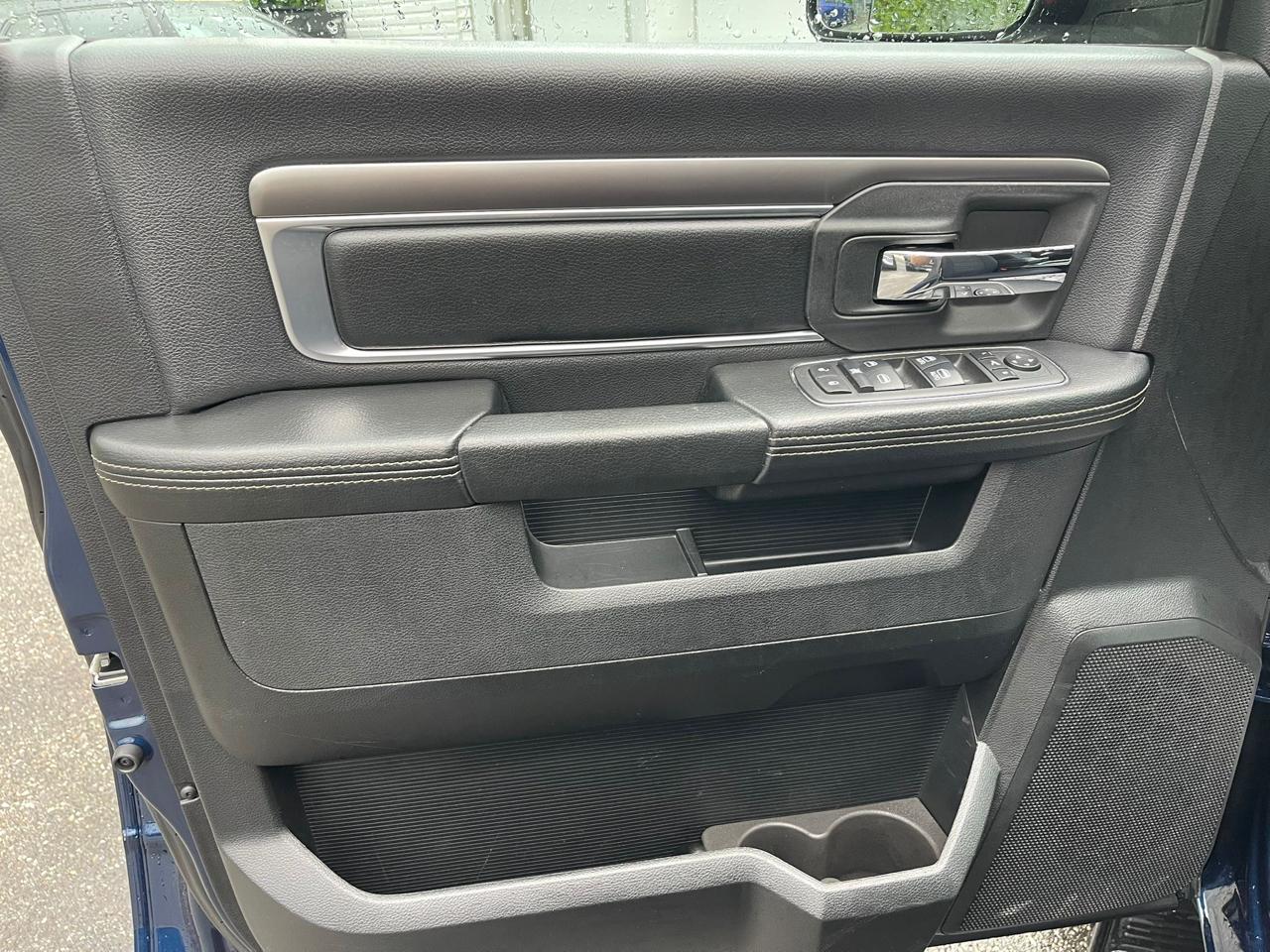 RAM 1500 Classic Warlock 4x4 Crew Cab 5'7" Box 2021