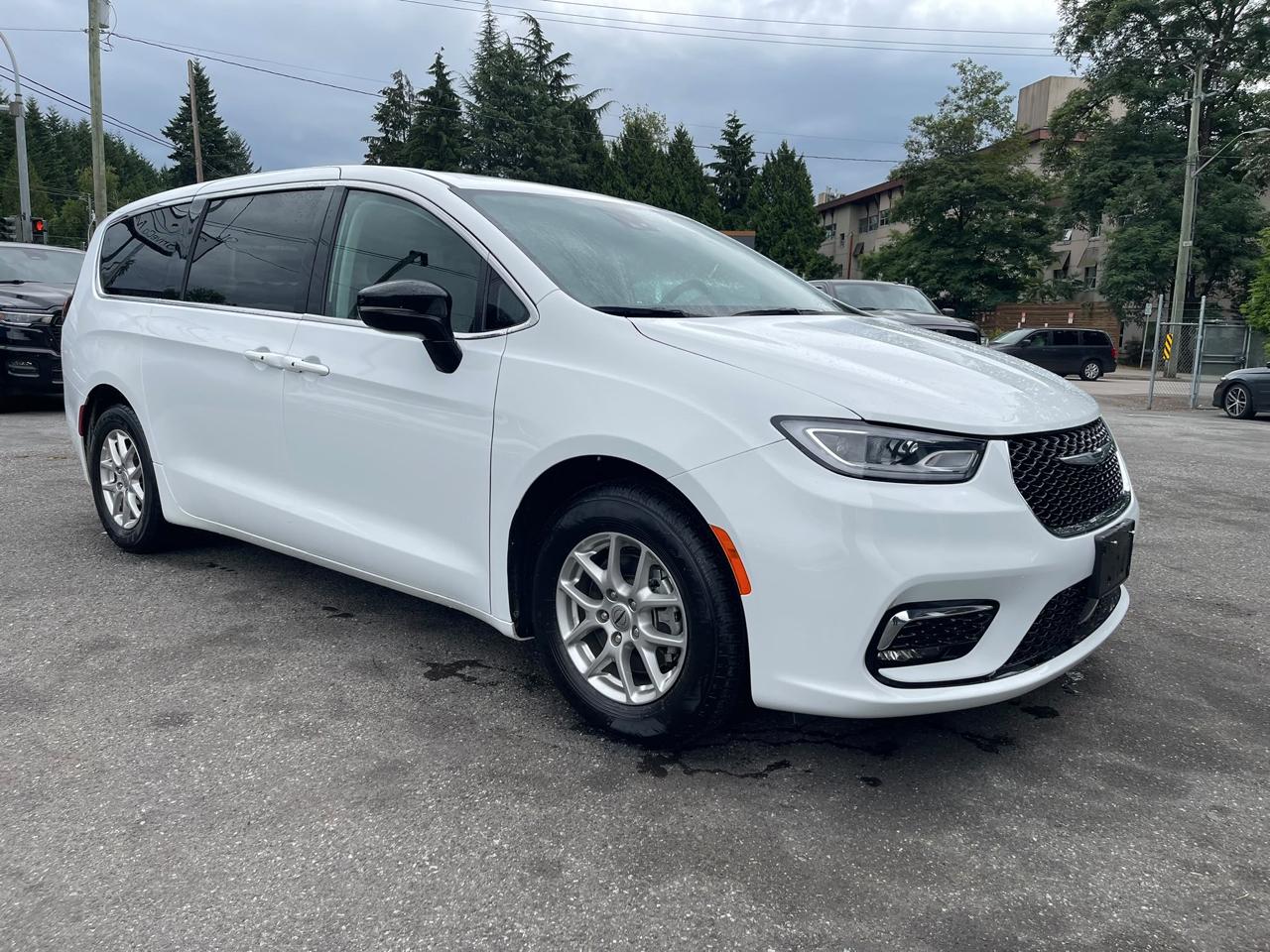 2024 Chrysler Pacifica Touring-L FWD