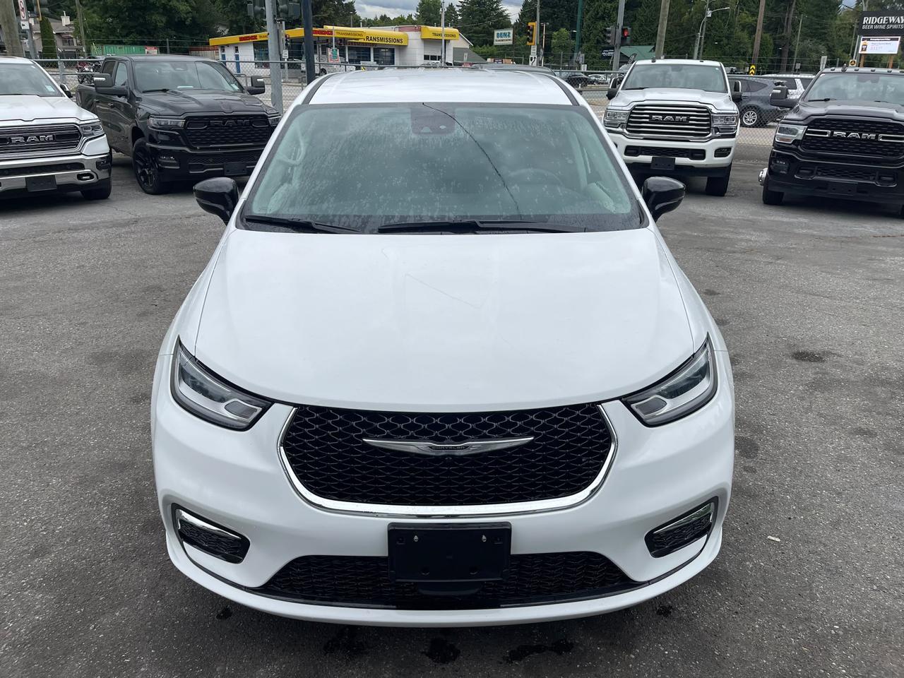 Chrysler Pacifica Touring-L FWD 2024