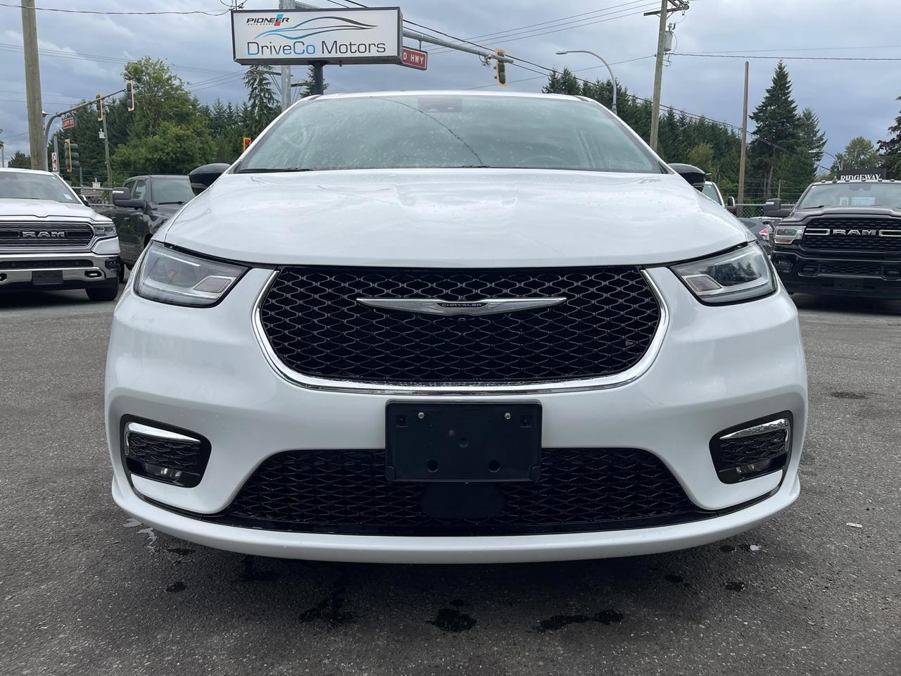 Chrysler Pacifica Touring-L FWD 2024