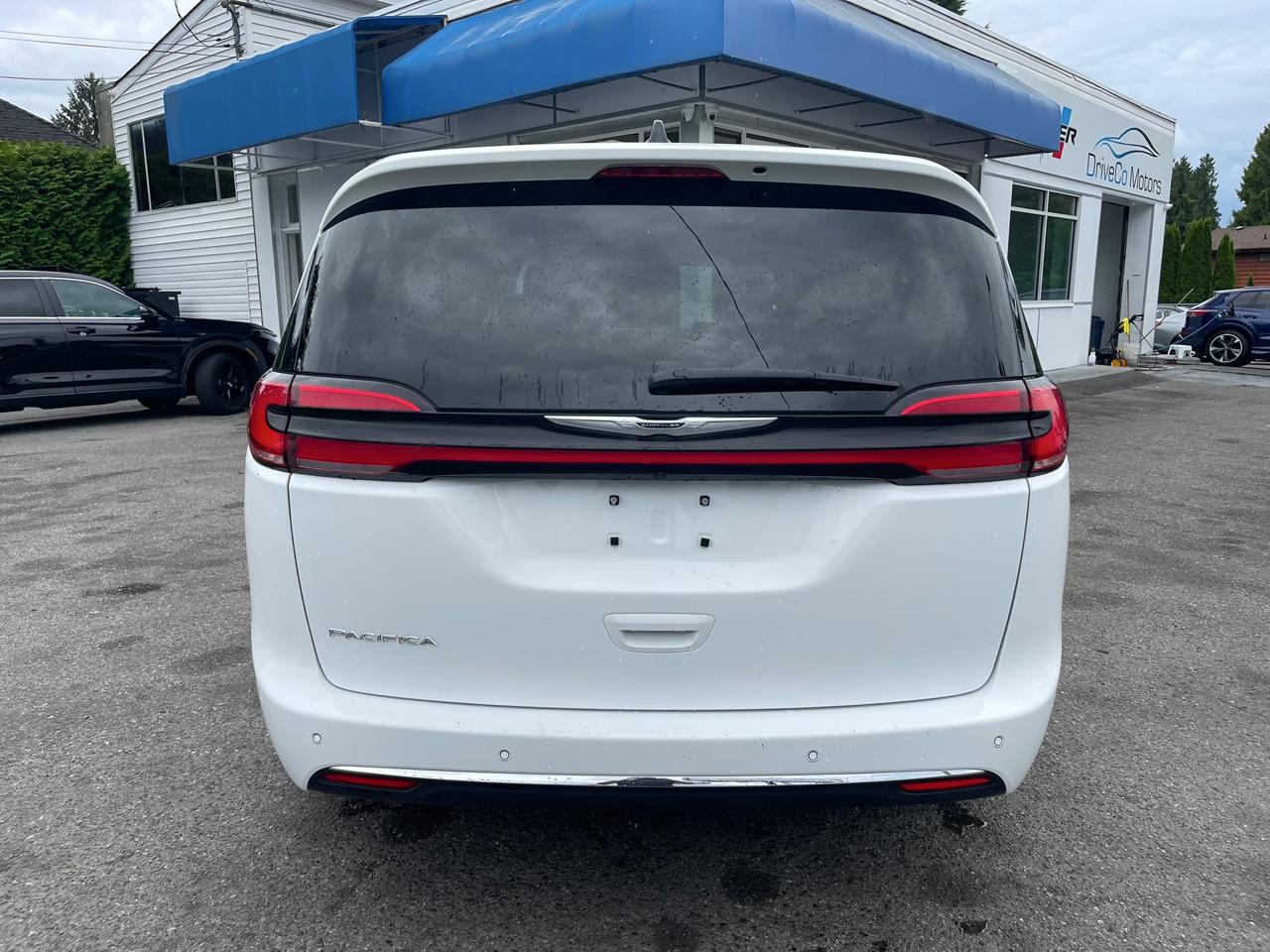 Chrysler Pacifica Touring-L FWD 2024