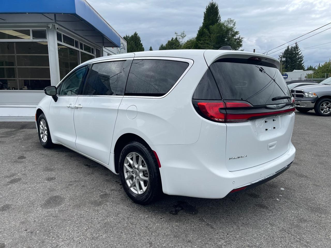 Chrysler Pacifica Touring-L FWD 2024