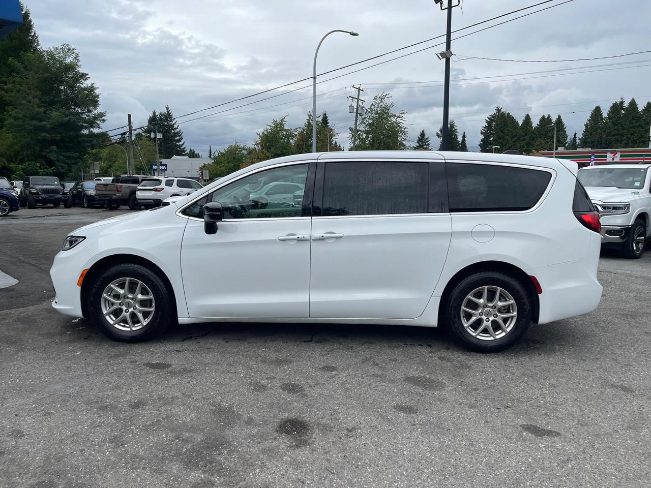Chrysler Pacifica Touring-L FWD 2024