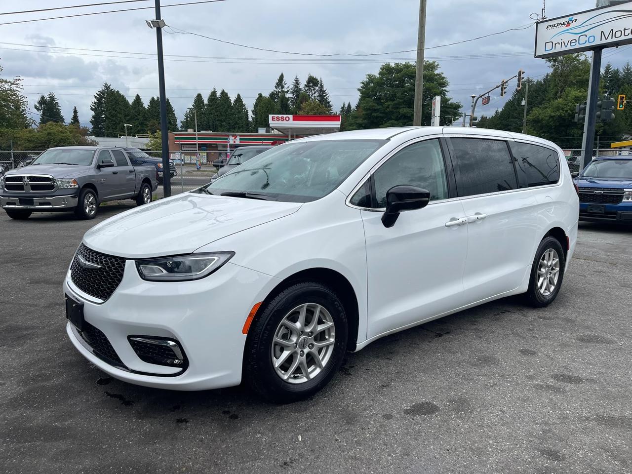 Chrysler Pacifica Touring-L FWD 2024