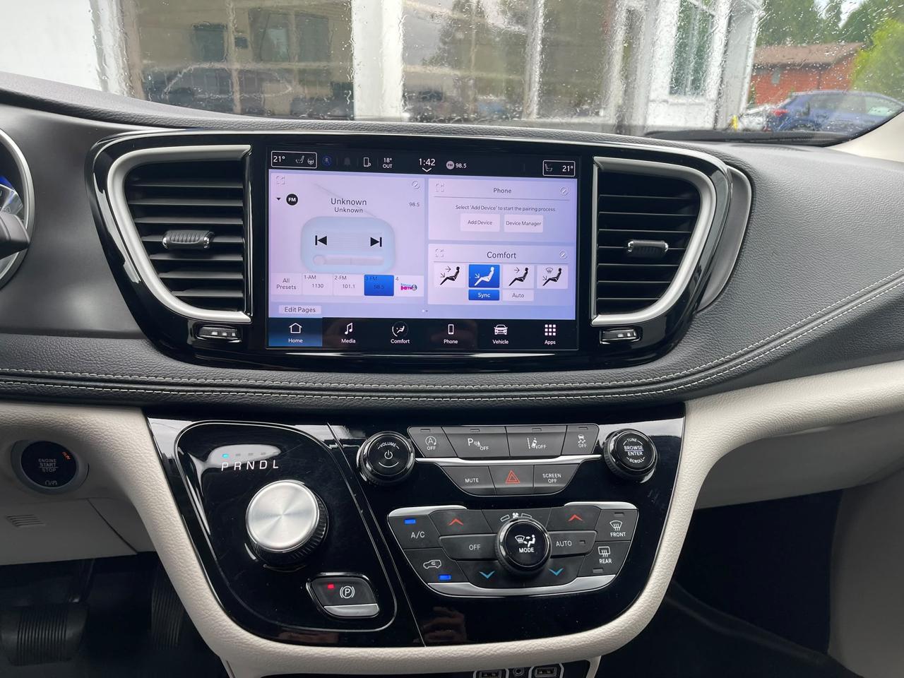 Chrysler Pacifica Touring-L FWD 2024