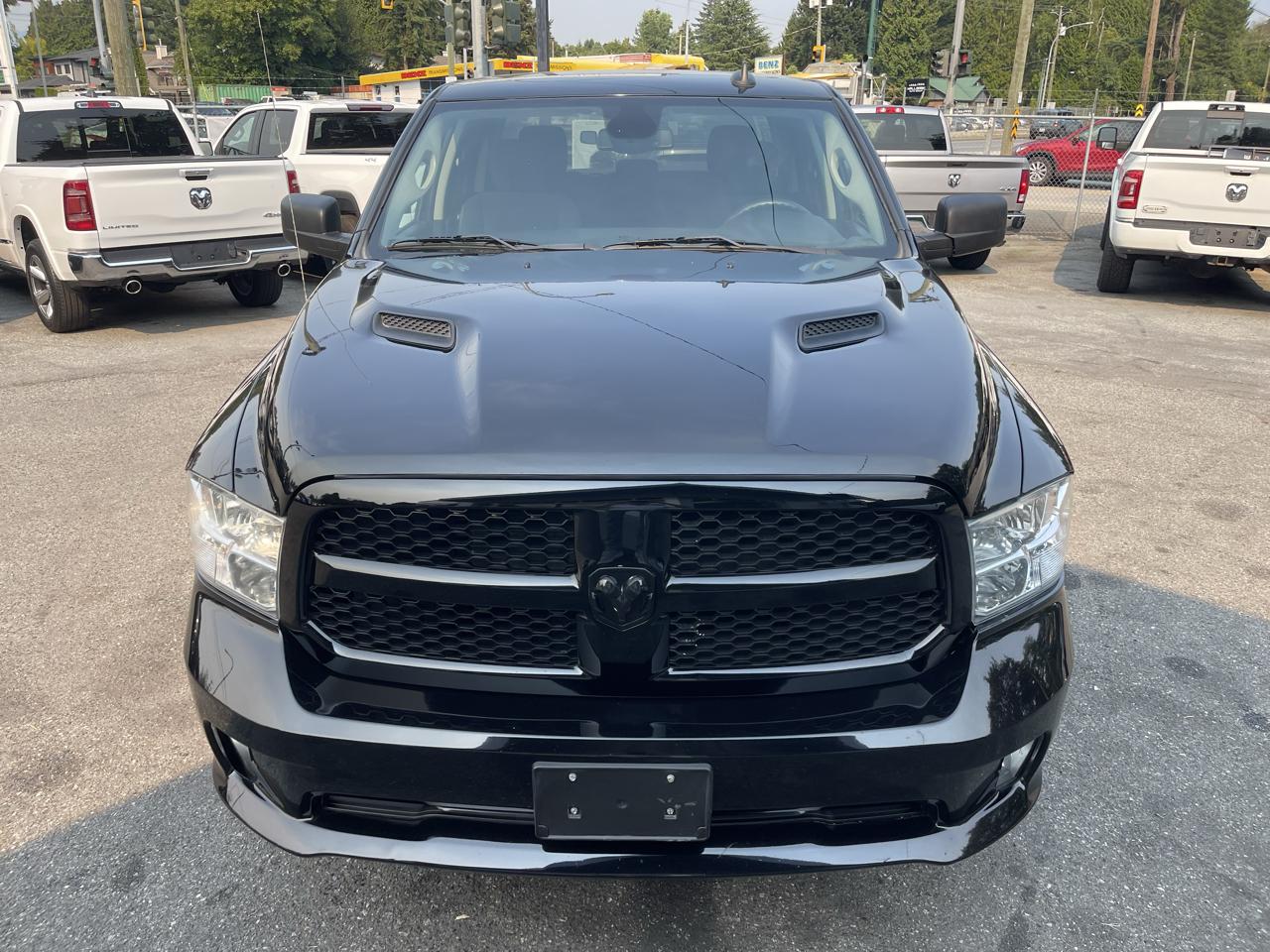 RAM 1500 Classic Express 4x4 Crew Cab 5'7" Box 2022