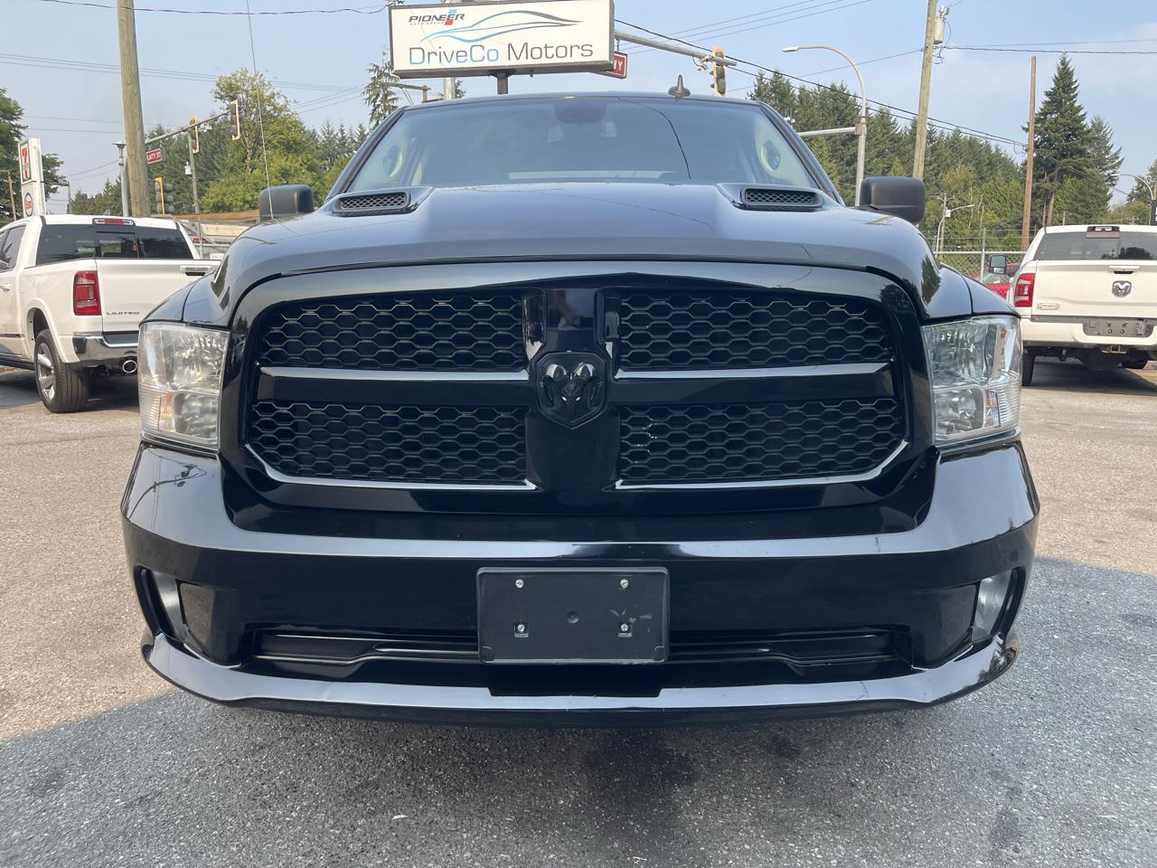 RAM 1500 Classic Express 4x4 Crew Cab 5'7" Box 2022