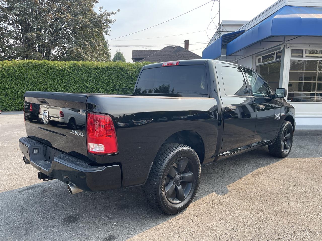 RAM 1500 Classic Express 4x4 Crew Cab 5'7" Box 2022