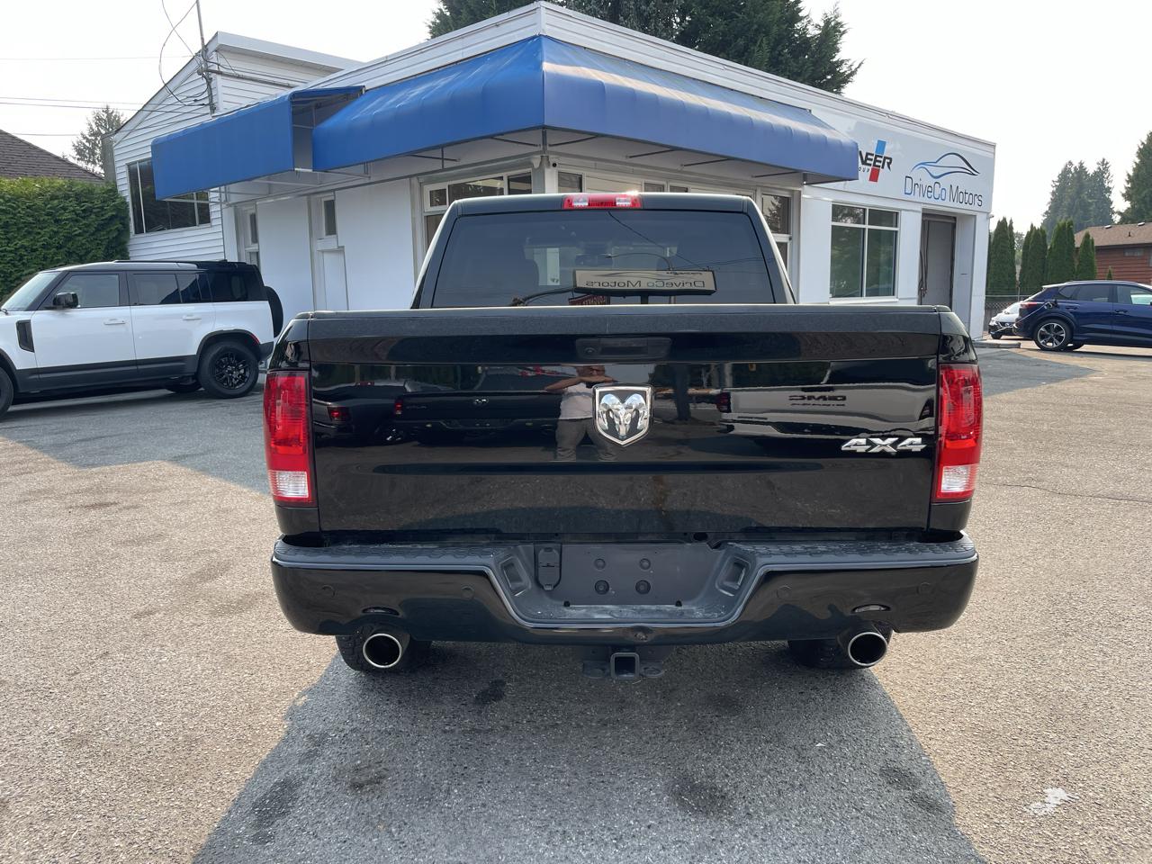RAM 1500 Classic Express 4x4 Crew Cab 5'7" Box 2022