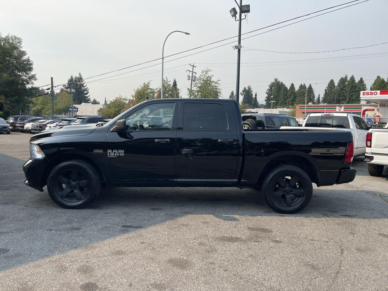 RAM 1500 Classic Express 4x4 Crew Cab 5'7" Box 2022