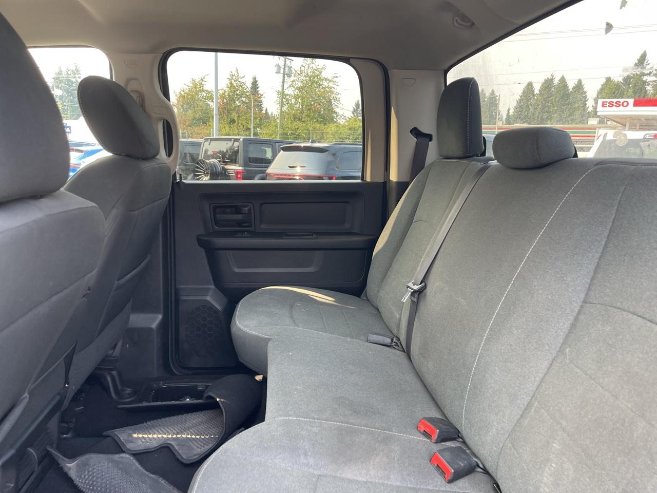 RAM 1500 Classic Express 4x4 Crew Cab 5'7" Box 2022
