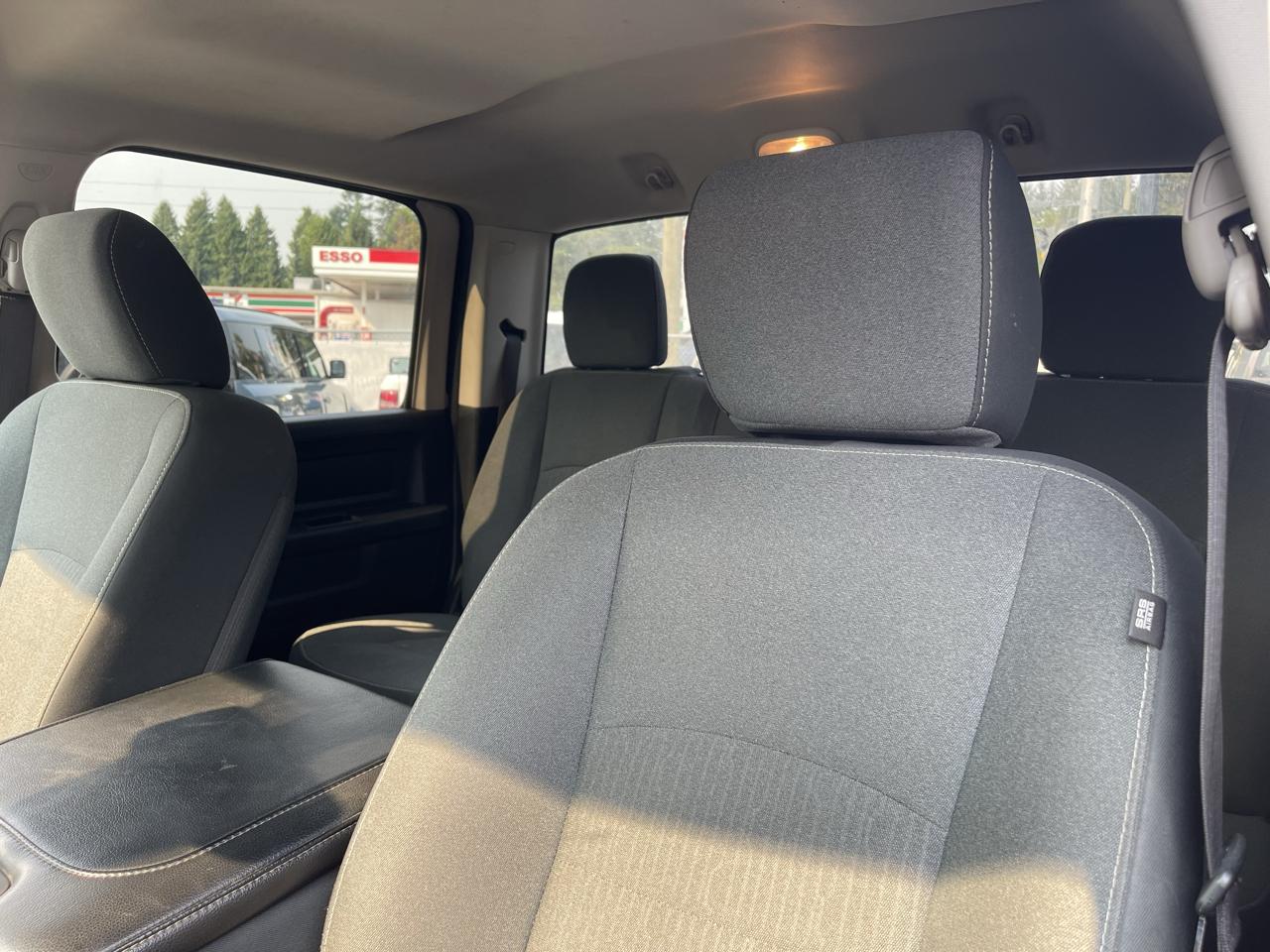 RAM 1500 Classic Express 4x4 Crew Cab 5'7" Box 2022