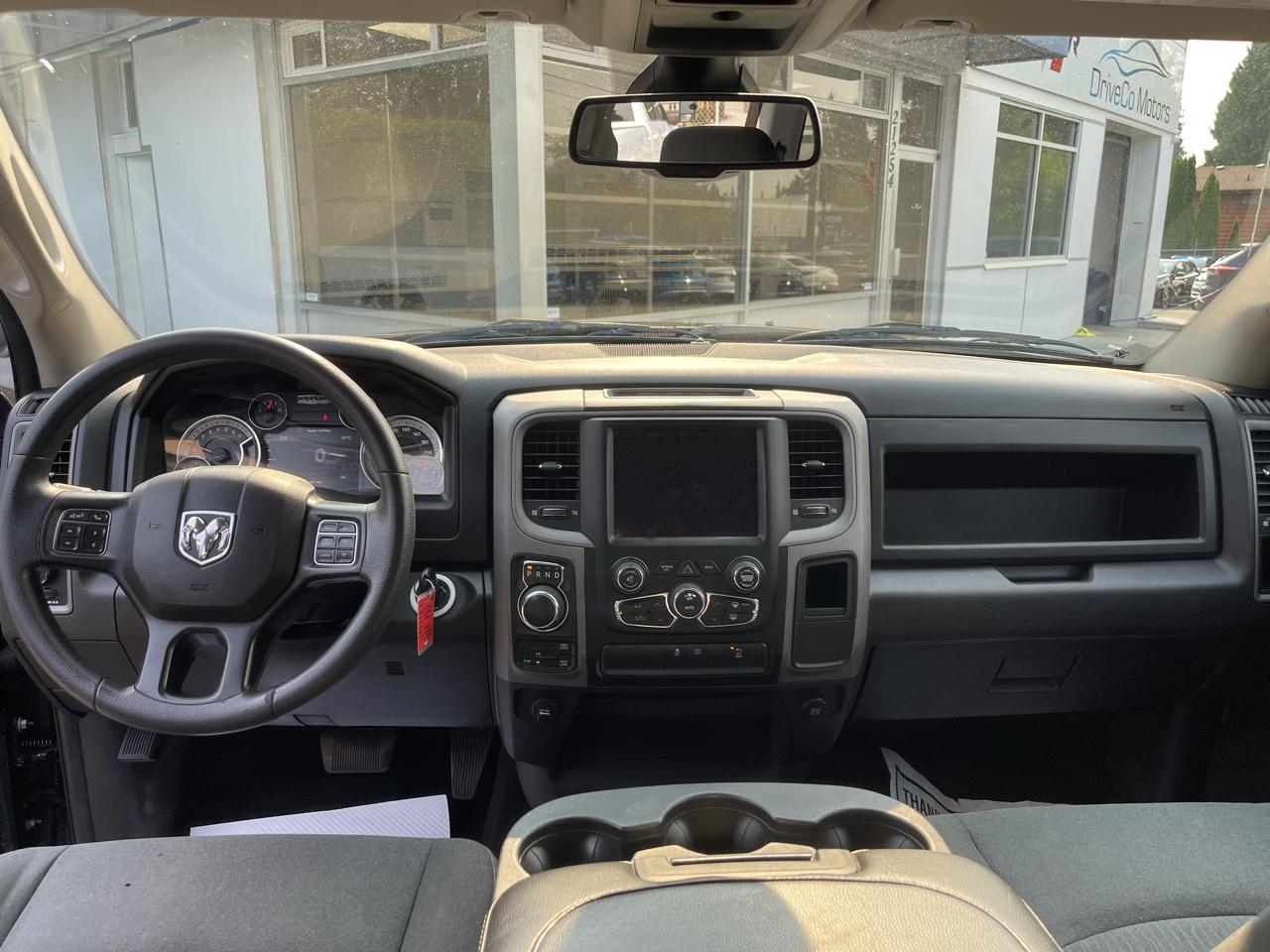 RAM 1500 Classic Express 4x4 Crew Cab 5'7" Box 2022