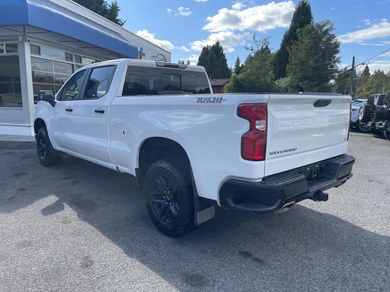 Chevrolet Silverado 1500 4WD Crew Cab 157" LT Trail Boss 2024
