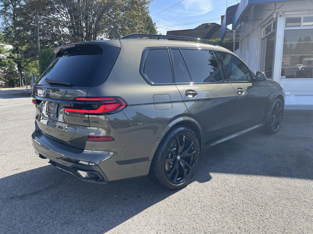 BMW X7 xDrive40i Sports Activity Vehicle 2025