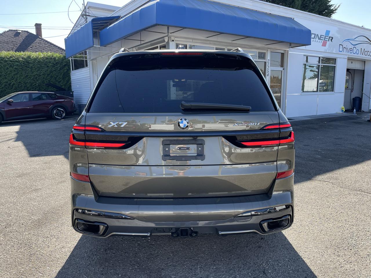 BMW X7 xDrive40i Sports Activity Vehicle 2025