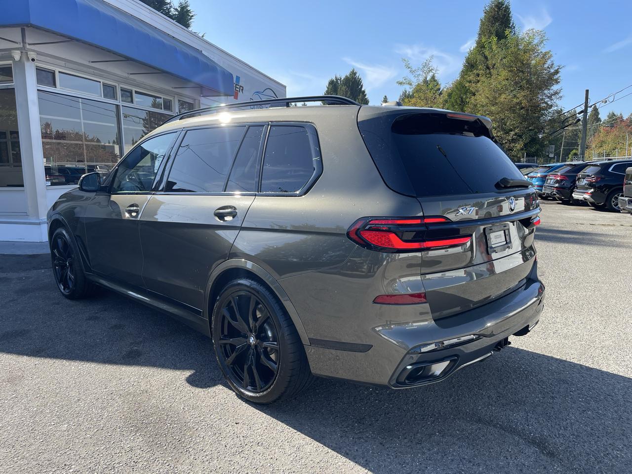BMW X7 xDrive40i Sports Activity Vehicle 2025