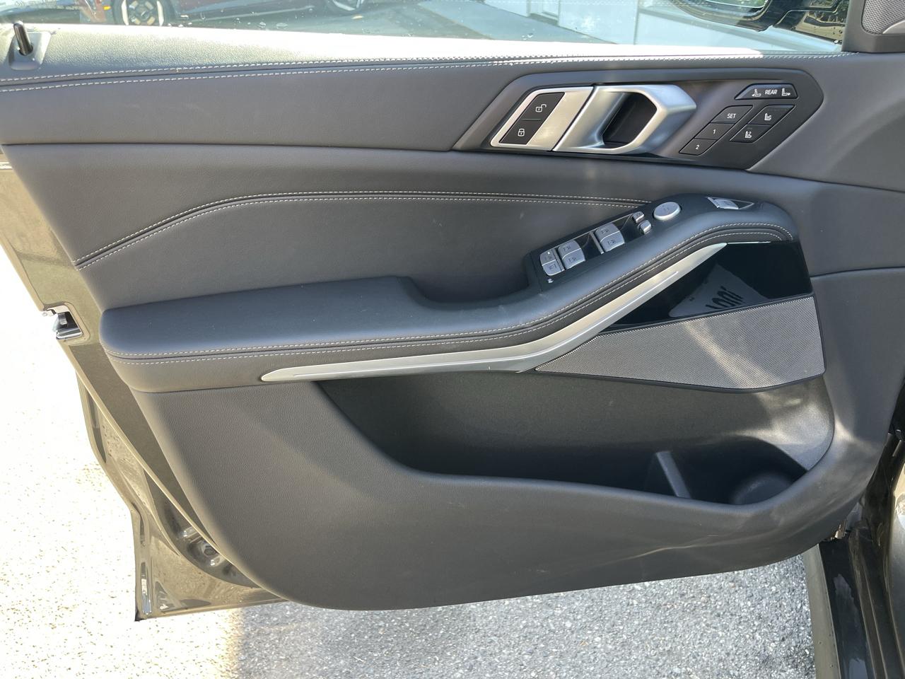 BMW X7 xDrive40i Sports Activity Vehicle 2025