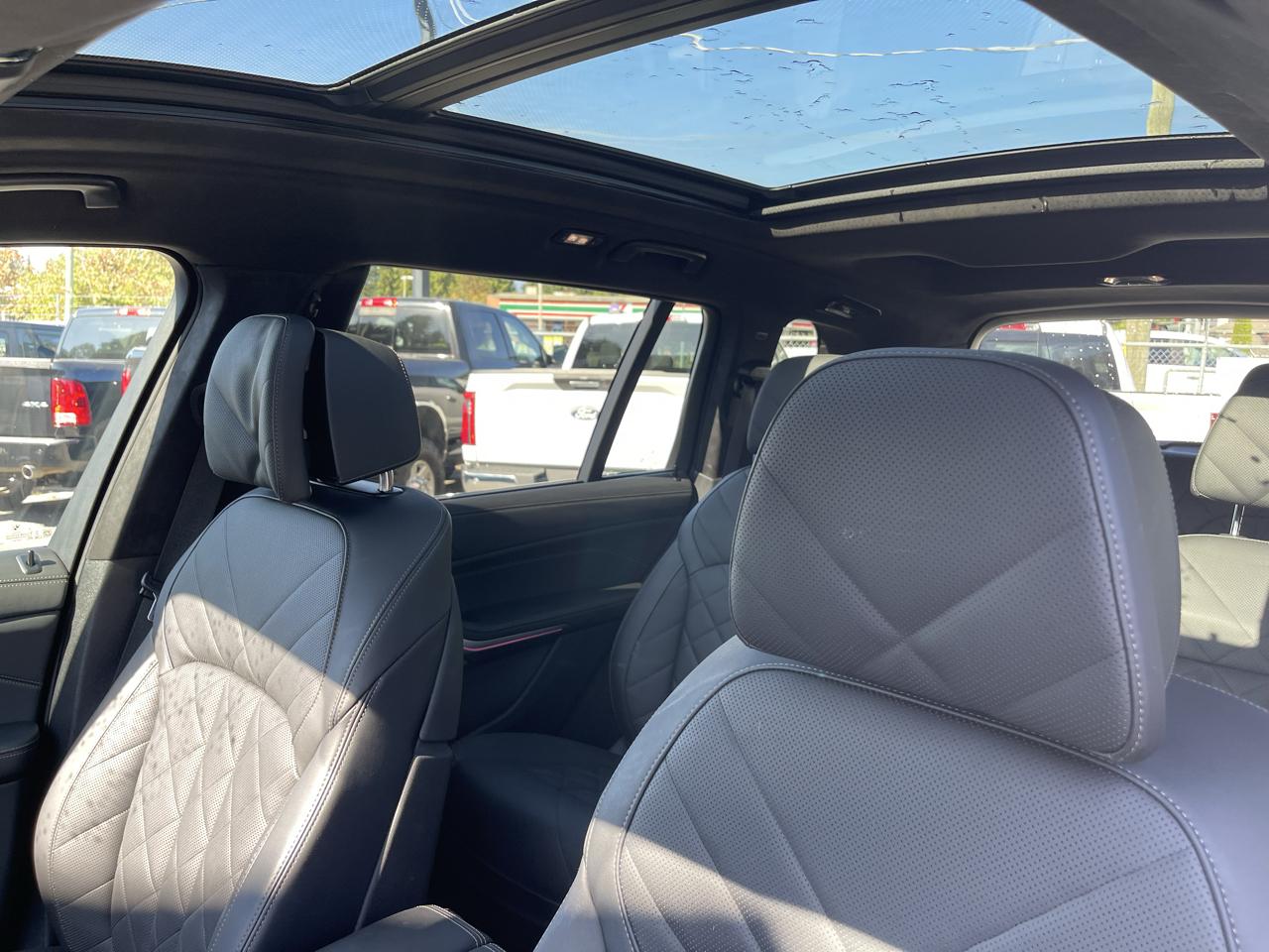 BMW X7 xDrive40i Sports Activity Vehicle 2025