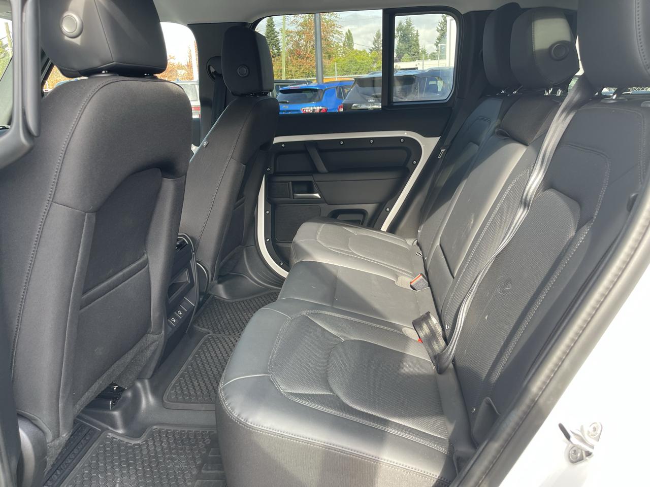 Land Rover Defender 110 P300 S 2025