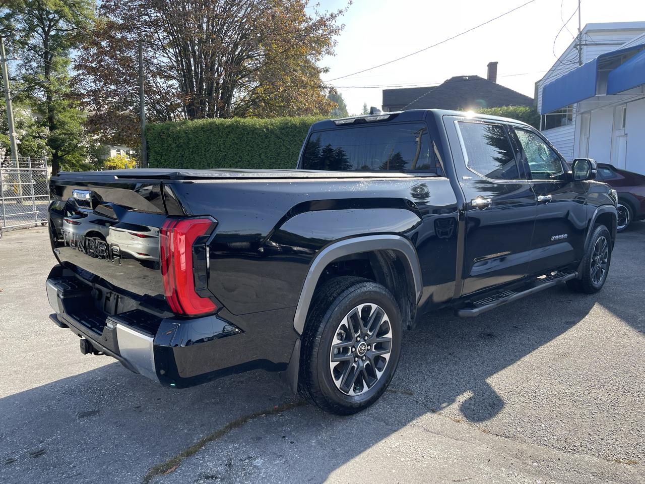 Toyota Tundra 4WD Platinum CrewMax 6.5' Bed (Natl) 2025