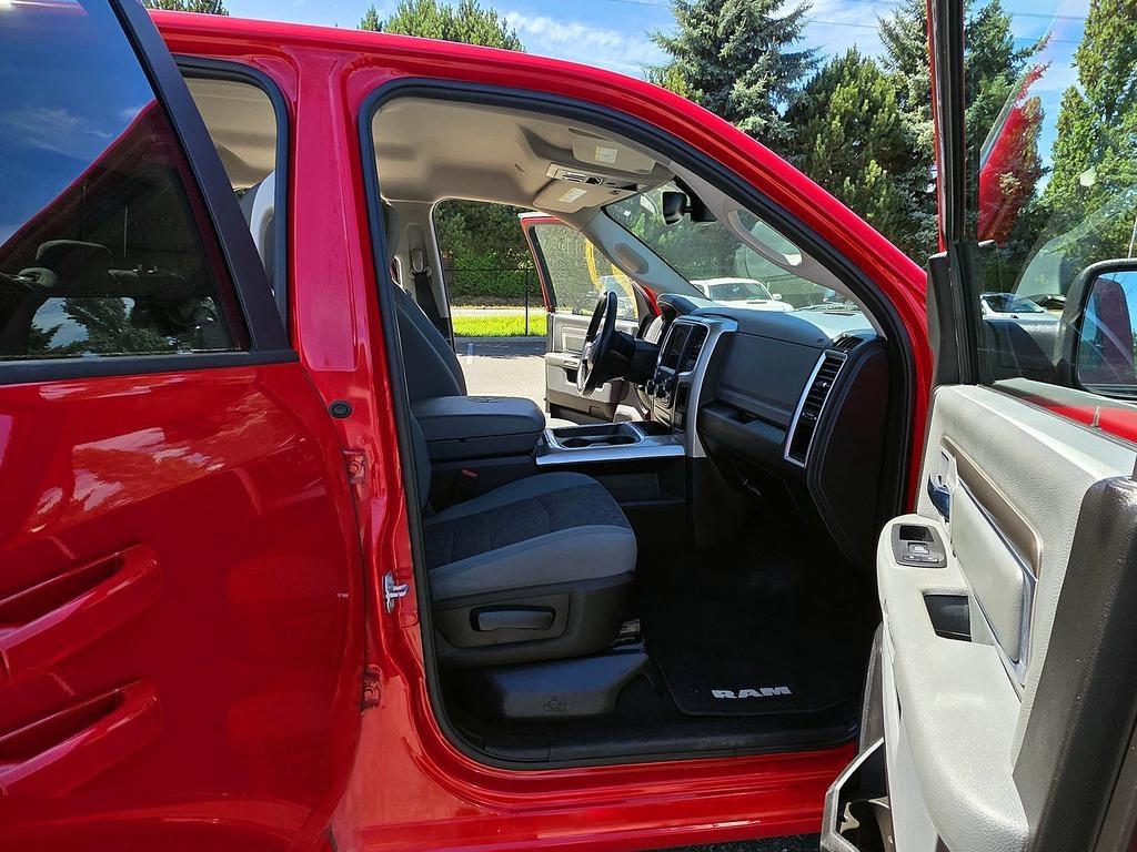 RAM 1500 Classic Warlock 4x4 Quad Cab 6'4" Box 2019