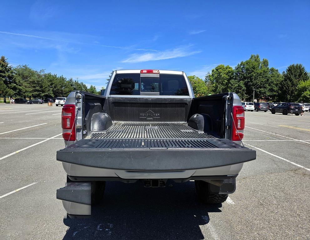 RAM 3500 Laramie 4x4 Crew Cab 6'4" Box 2023