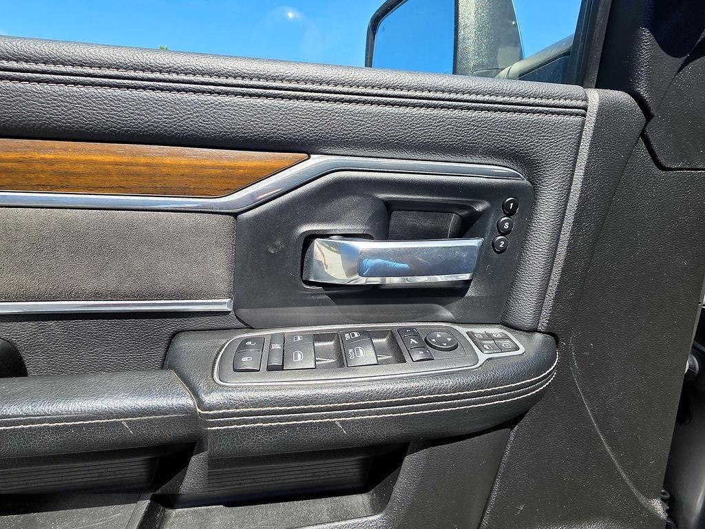 RAM 3500 Laramie 4x4 Crew Cab 6'4" Box 2023