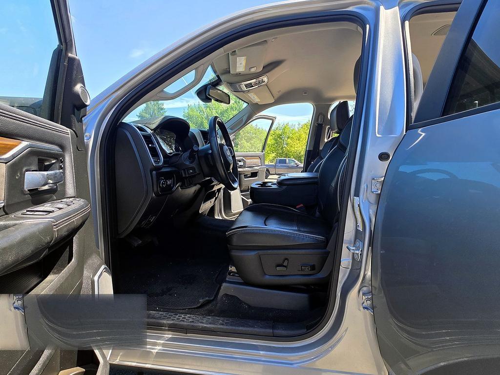 RAM 3500 Laramie 4x4 Crew Cab 6'4" Box 2023