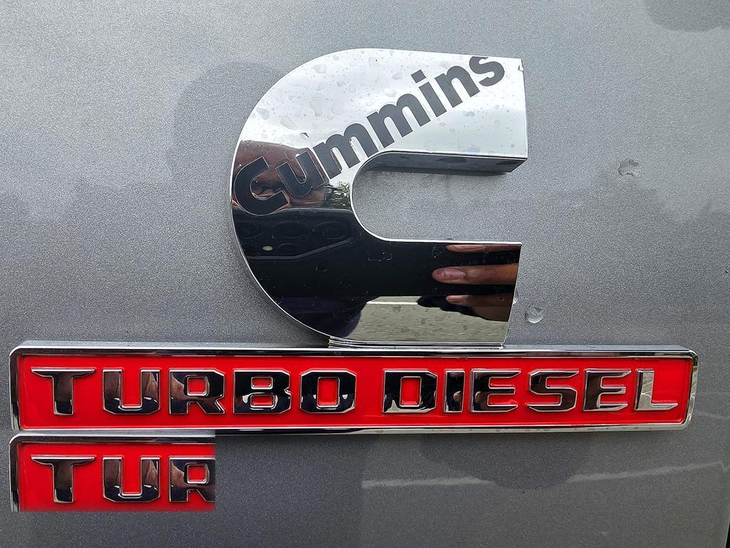 RAM 3500 Laramie 4x4 Crew Cab 8' Box 2020