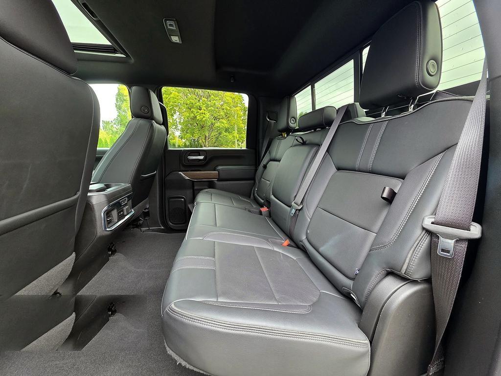 Chevrolet Silverado 3500HD 4WD Crew Cab 159" High Country 2023