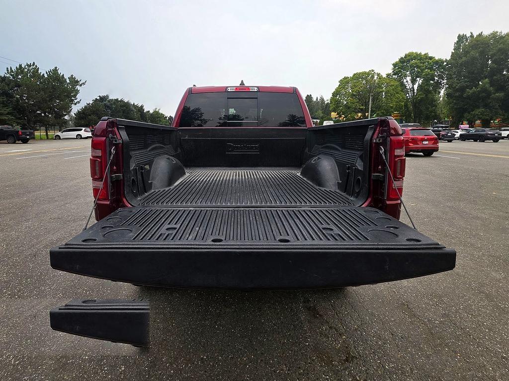 RAM 1500 Laramie 4x4 Crew Cab 5'7" Box 2023