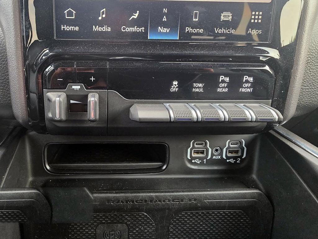 RAM 1500 Laramie 4x4 Crew Cab 5'7" Box 2023
