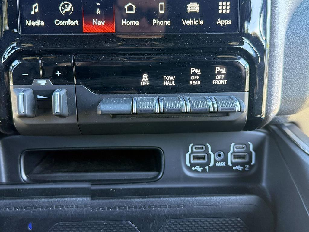 RAM 1500 Laramie 4x4 Crew Cab 5'7" Box 2023