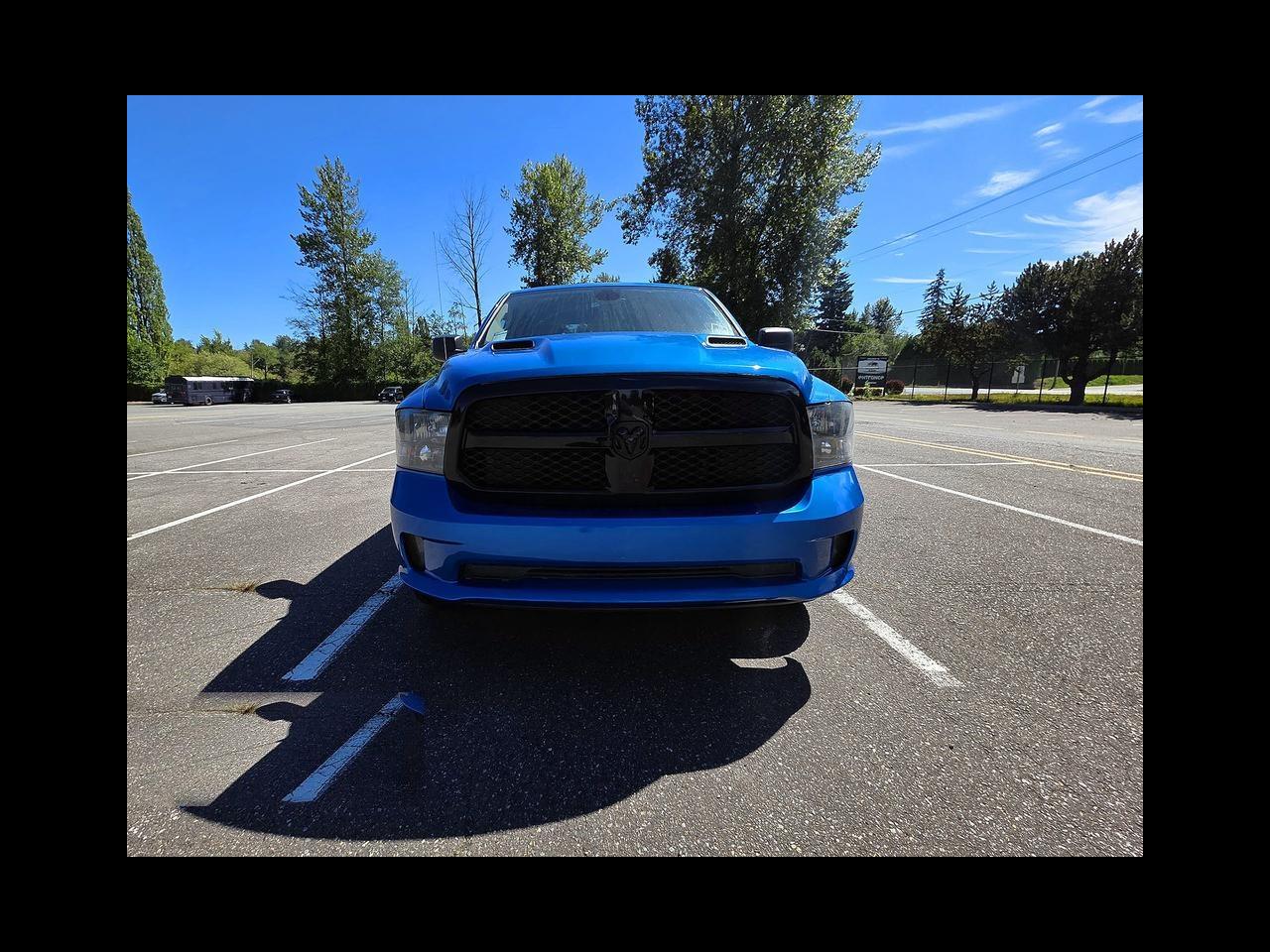 RAM 1500 Classic Express 4x4 Crew Cab 5'7" Box 2023