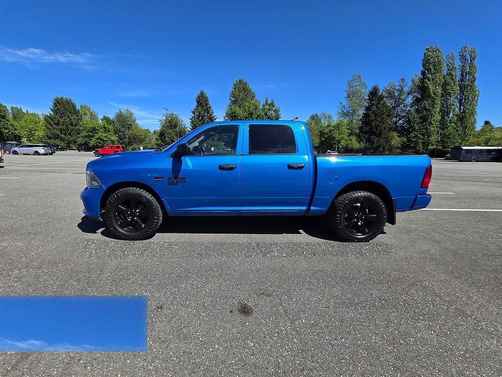 RAM 1500 Classic Express 4x4 Crew Cab 5'7" Box 2023