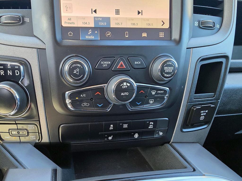 RAM 1500 Classic Express 4x4 Crew Cab 5'7" Box 2023