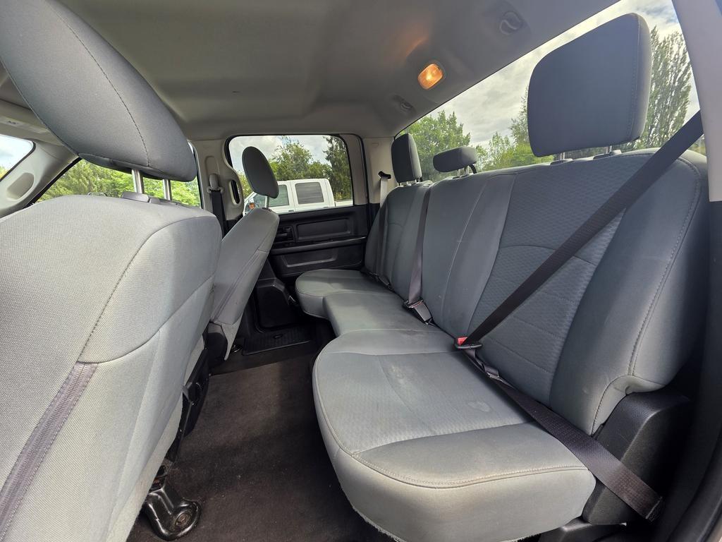 RAM 1500 4WD Crew Cab 140.5" ST 2017