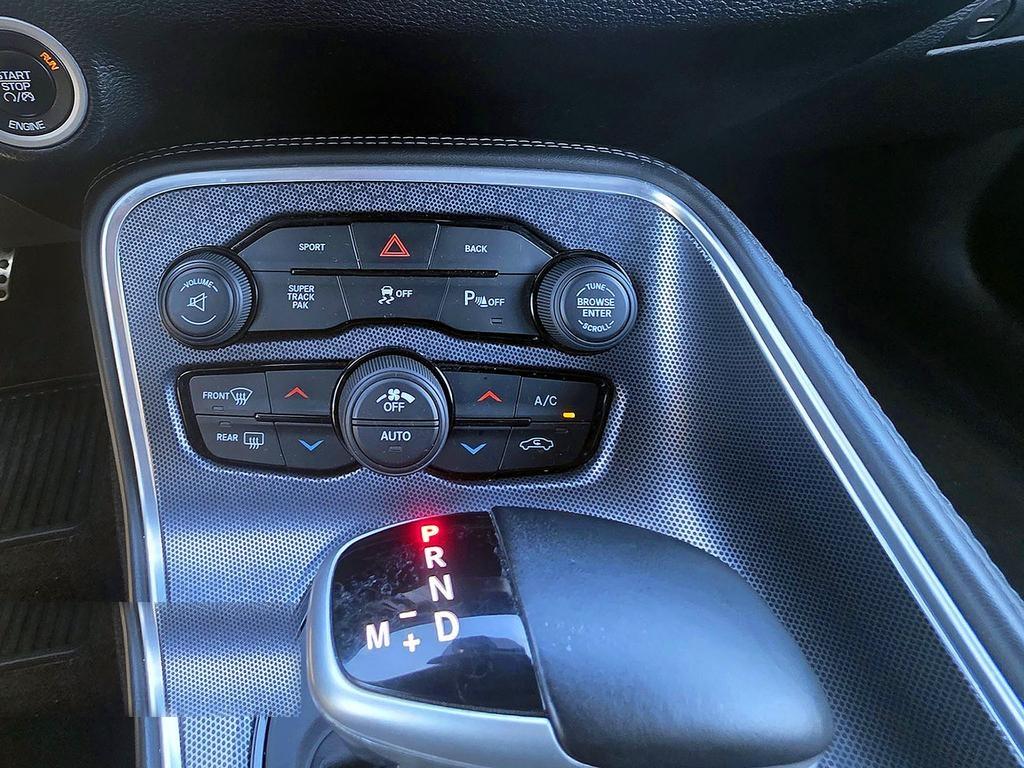 Dodge Challenger 2dr Cpe Scat Pack 2015