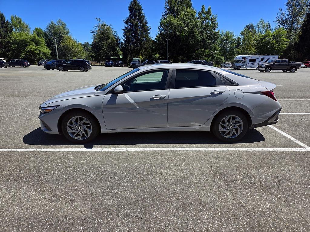 Hyundai Elantra Preferred IVT w/Tech Pkg 2025