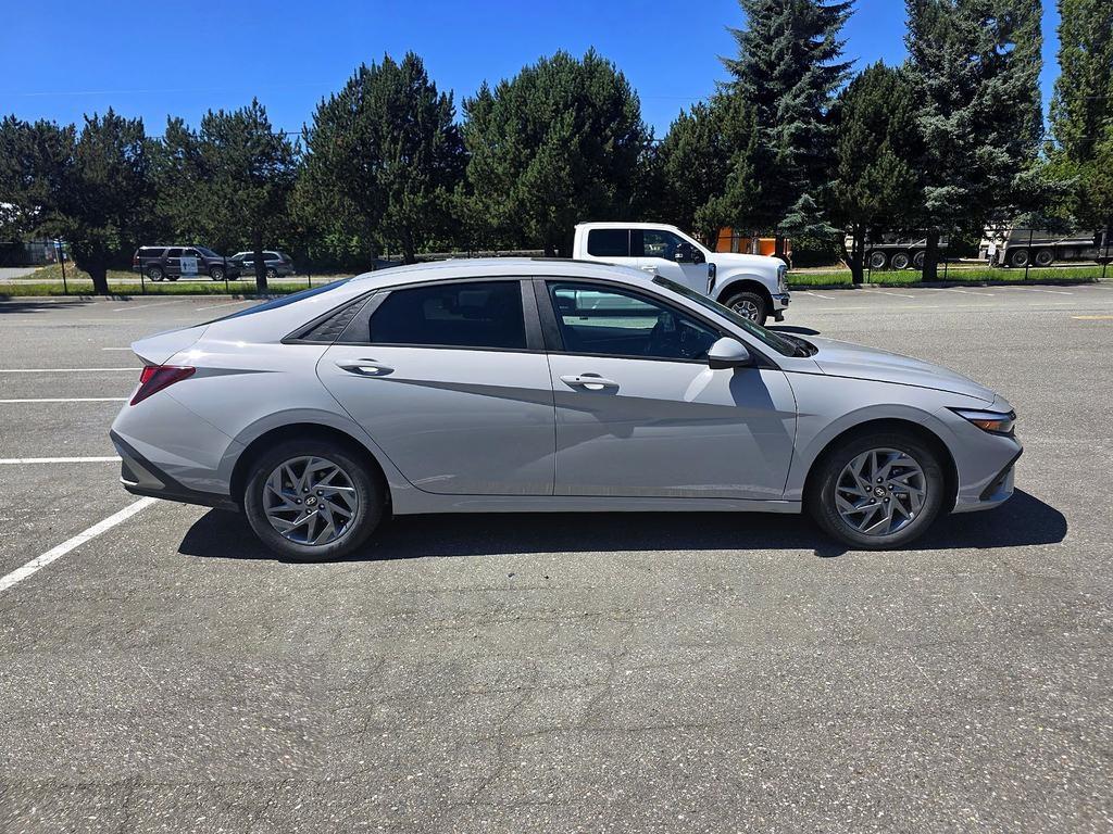 Hyundai Elantra Preferred IVT w/Tech Pkg 2025