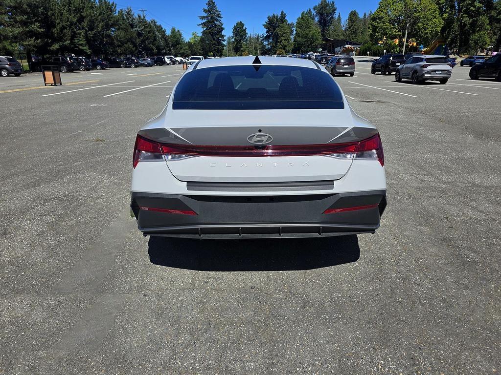 Hyundai Elantra Preferred IVT w/Tech Pkg 2025