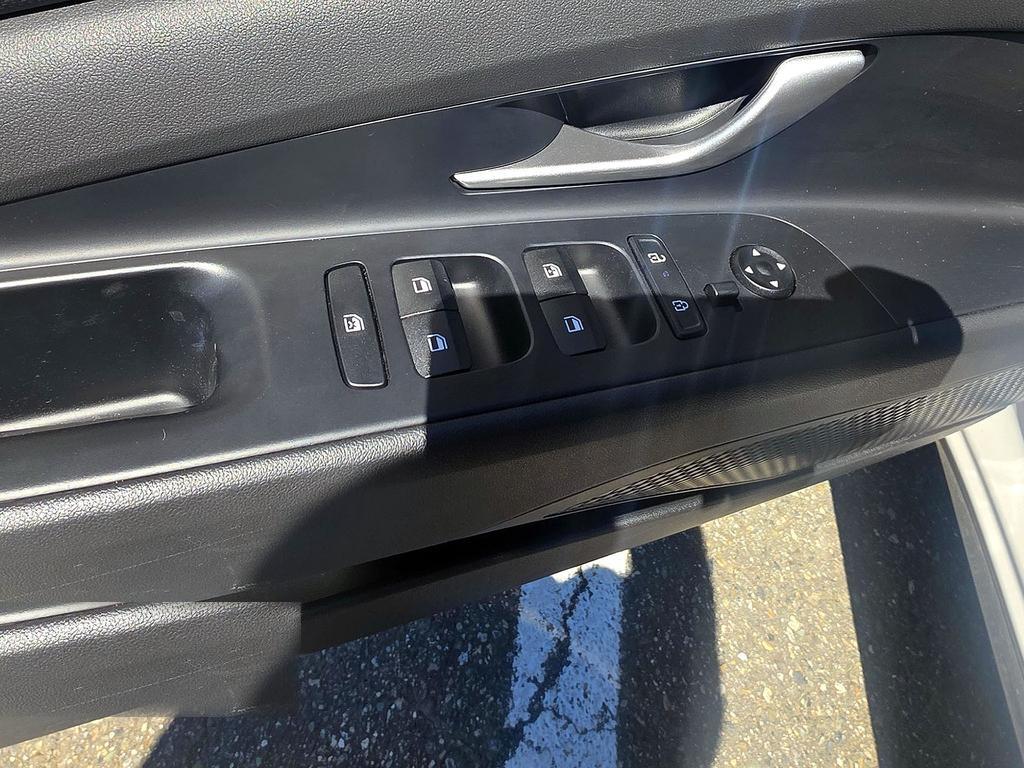 Hyundai Elantra Preferred IVT w/Tech Pkg 2025