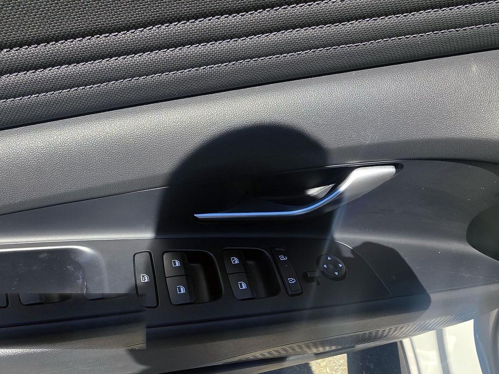 Hyundai Elantra Preferred IVT w/Tech Pkg 2025