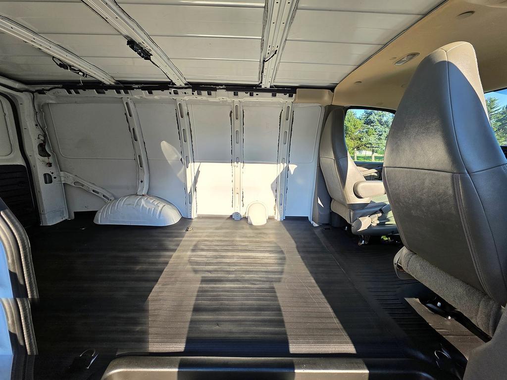 Chevrolet Express Cargo Van RWD 2500 135" 2023