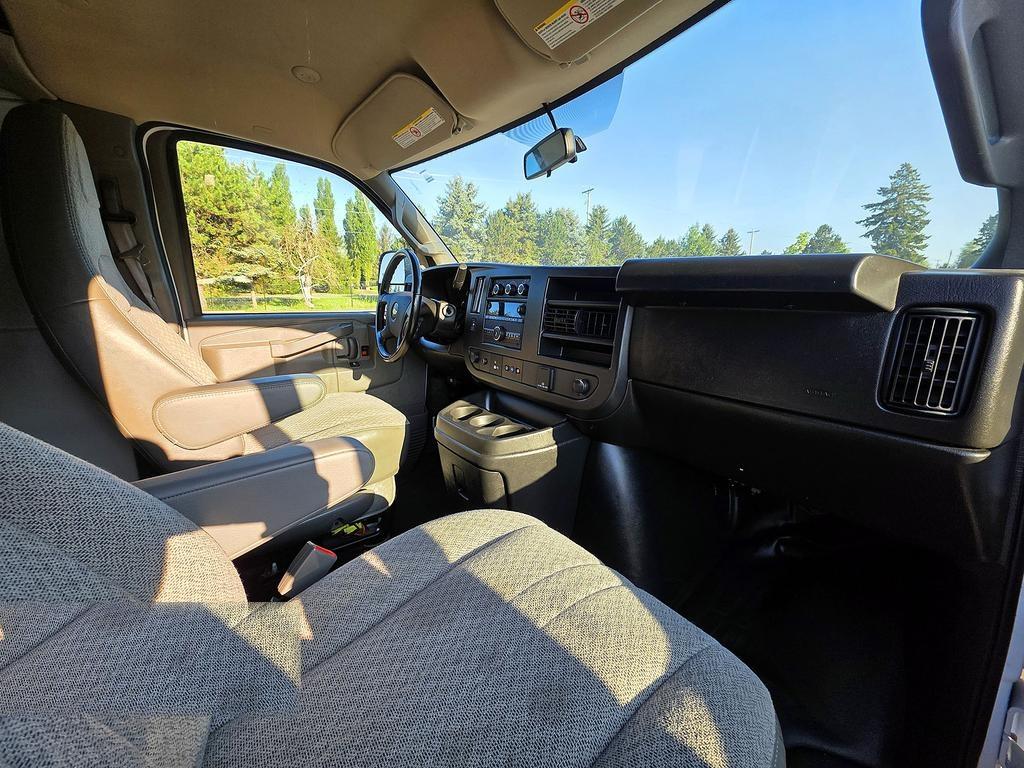 Chevrolet Express Cargo Van RWD 2500 135" 2023